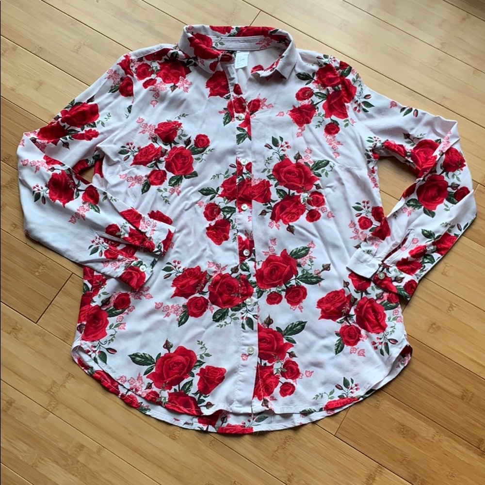 Women Divided red roses button up shirt Sz 2
